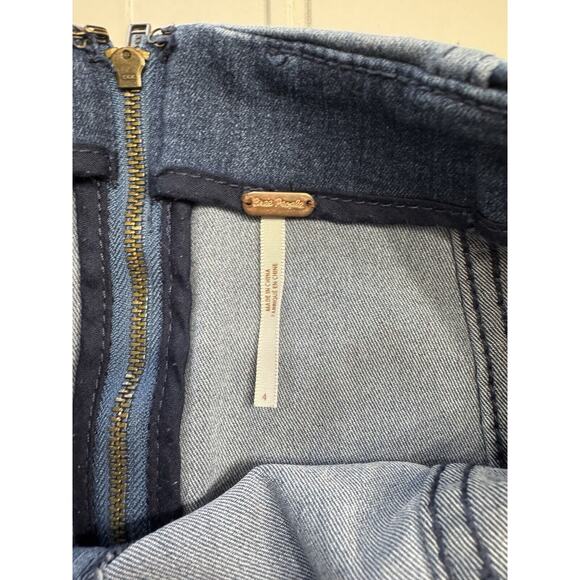 Free People Mini Skirt Size 4 Blue Two Toned Denim - Picture 2 of 5